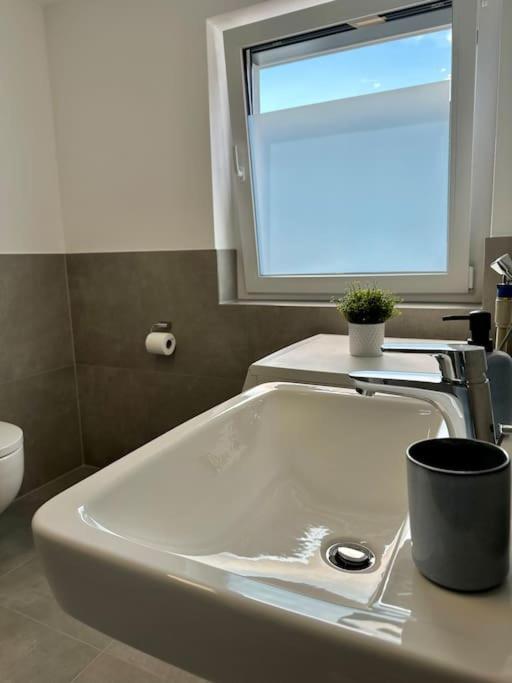 Amao-pearl I Comfort I 94qm I Kingsize-bett I Exklusiv Mit Balkon & Tiefgarage I Aufzug Apartment